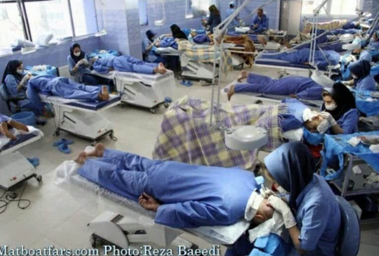 Realita levných transplantačních klinik: hromadné operování, hrubé porušování hygienických norem. Zdroj: dru.com