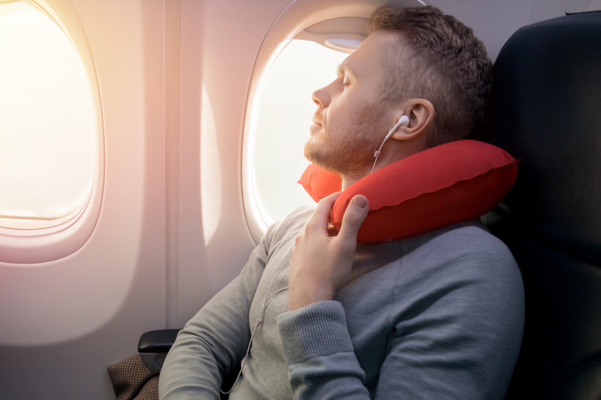 Podobný nákrční polštář seženete už za několik stovek Kč na každém letišti. Zdroj: shutterstock.com