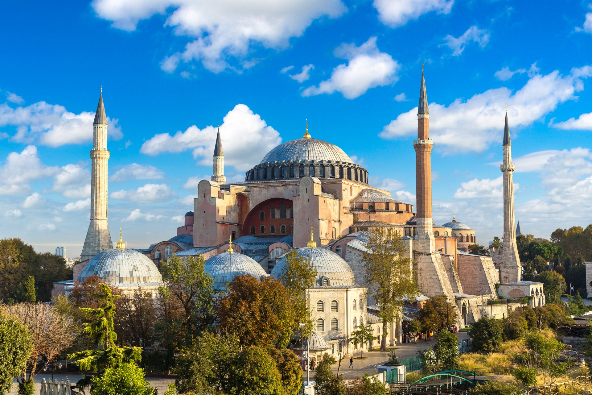 Chrám Hagia Sofia, jedna z nejznámějších istanbulských památek. Zdroj: wikipedia.org